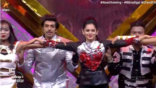 எந்திரன் ஐஸ்வர்யா ராயான அனிதா சம்பத்.. பிக் பாஸ் ஜோடிகள் கிராண்ட் ஃபினாலேவில் அட்டகாசமான நடனம்!