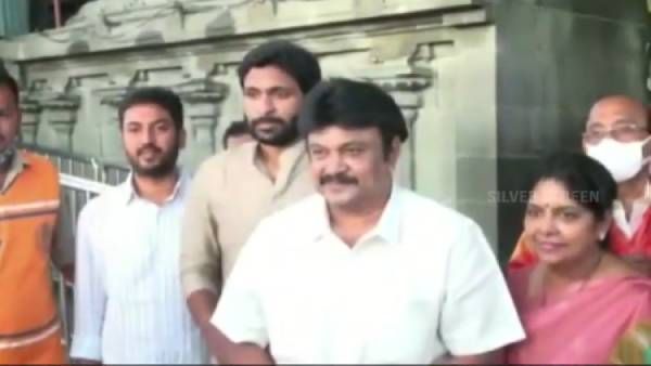 நயன் விக்கியை தொடர்ந்து திருப்பதி ஏழுமலையான் கோவிலில் மகனுடன் தரிசனம் செய்த நடிகர் பிரபு!