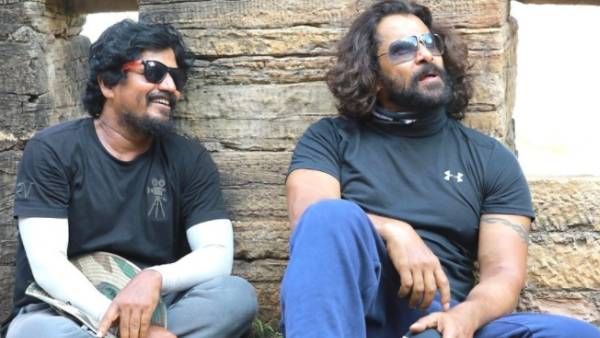 கோட்டைசுவருக்கு மத்தியில் இரண்டு ஜாம்பவான்கள்… பொன்னியின் செல்வன் ஷூட்டிங் ஸ்பாட் போட்டோ !