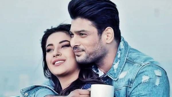 காதலியின் கைகளில் கடைசி மூச்சை விட்ட நடிகர் சித்தார்த் சுக்லா.. வெளியான கலங்க வைக்கும் தகவல்!