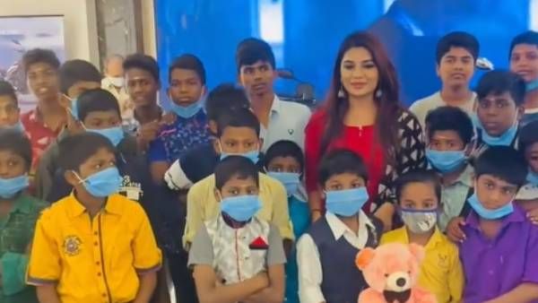 இது உணர்ச்சிகரமான தருணம்… வெளிப்படுத்த வார்த்தைகள் இல்லை… ஆத்மிகா நெகிழ்ச்சி !