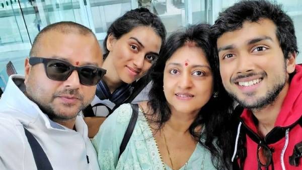 திருமண நாள் வாழ்த்துக்கள் கூறிய காளிதாஸ் ஜெயராம் .. யாருக்குன்னு தெரியுமா?