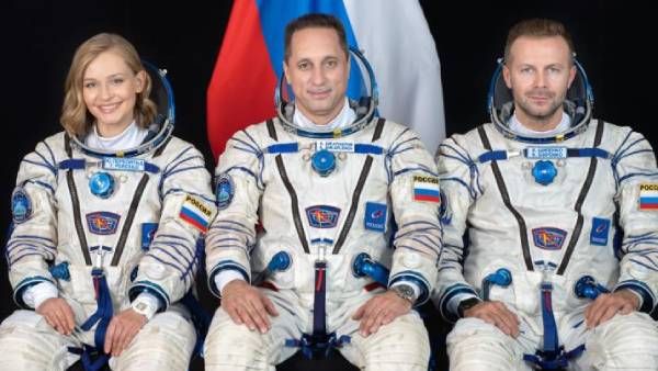 விண்வெளியில் இந்த படம் தான் முதலில் படமாக்கப்படுகிறது.. டாம் க்ரூஸை முந்திய ரஷ்ய படக்குழு!