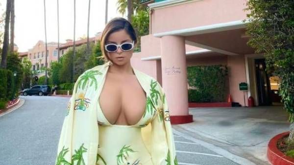 ப்பா.. இவ்வளவு தாராளம் தாங்காது.. டெமி ரோஸின் உச்சகட்ட கவர்ச்சியை பார்த்து மிரண்டு போன ரசிகர்கள்!