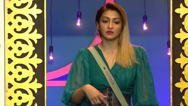 8 வயசு.. அப்பா இறந்துட்டாருன்னு தெரியாம எழுப்பினேன்.. அவருதான் என் ஹீரோ.. கண்ணீர் விட்ட அக்ஷரா!