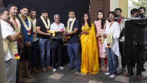 எளிமையான பூஜையுடன் இன்று அக்டோபர் 25 இனிதே துவங்கியது...ஆர்யா 33