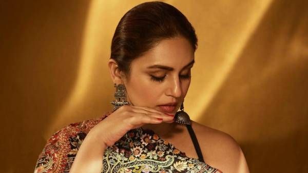 வலிமை கதாநாயகி வெளியிட்ட லேட்டஸ்ட் போட்டோ ஷூட் புகைப்படங்கள் வைரல்!