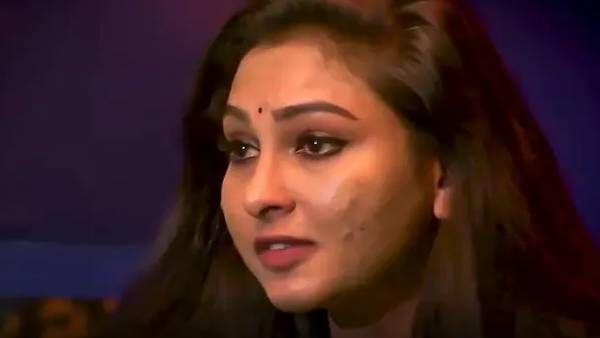 எங்க அம்மா அப்போ செய்ததை இப்போ செய்திருந்தால் 'சைல்டு அப்யூஸ்' கலங்க வைத்த நாடியா சங்!