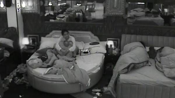 மூஞ்சிக்கு நேரா பேசுங்க.. அக்‌ஷராவையும் விடாது வம்பிழுத்த பாவனி.. என்ன தான் ஆச்சுன்னு தெரியலையே?