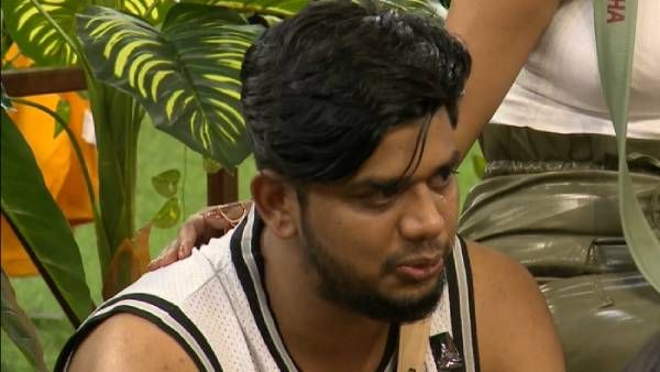 ஹவுஸ்மெட்களை ஒருமையில் பேசும் அபிஷேக்...க்ரைம் கூடிகிட்டே போகுதே