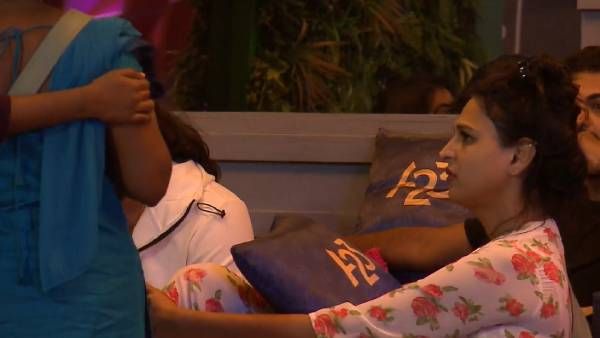 அசிங்க அசிங்கமா கேட்பேன்.. தாமரை செல்வியிடம் சீறிய நமீதா மாரிமுத்து.. வினையான விளையாட்டு!