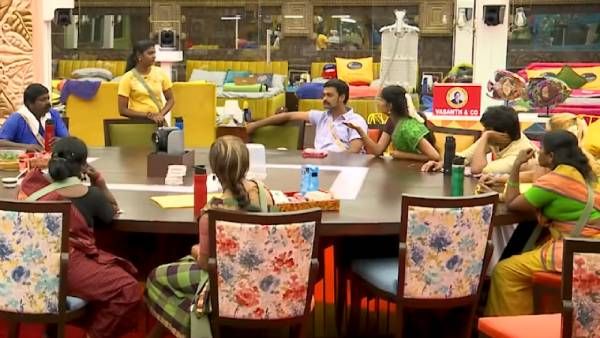 பாத்ரூம் ஏரியாவில் எல்லை மீறிய நிரூப்... விளக்குமாறால் அடித்த மதுமிதா.. பிக்பாஸ் என்ன சொன்னார் தெரியுமா?