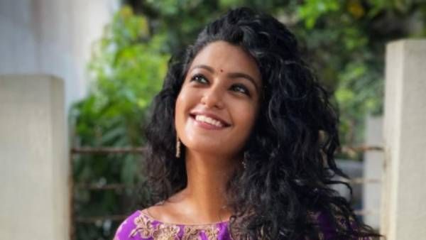 பாரதி கண்ணம்மா சீரியலிருந்து வெளியேறிய ரோஷினி.. கடைசி நாளில் இன்ப அதிர்ச்சி கொடுத்த சீரியல் குழு !