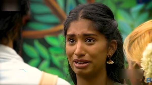 நான் கேப்டன்…என்னை யாரும் மதிப்பதே இல்லை… தேம்பி தேம்பி அழுத மதுமிதா !