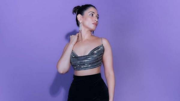 வைரம் போல ஜொலிக்கும் தமன்னா ... உங்களுக்கு மட்டும் வயசே ஆகாதா!