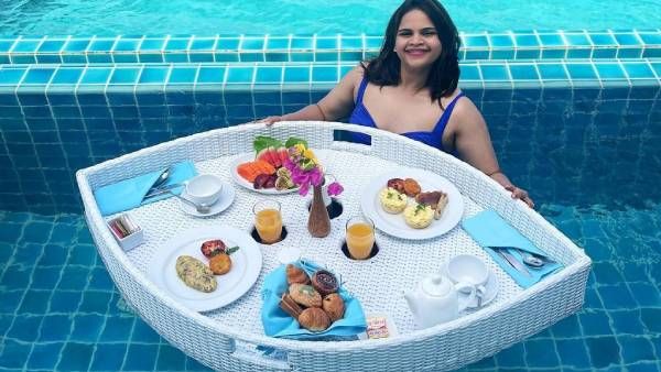 மாலத்தீவில் ஹனிமூன் கொண்டாட்டம்.. பிகினியில் போட்டோ ஷூட்.. அதகளப்படுத்தும் நடிகை வித்யுலேகா!