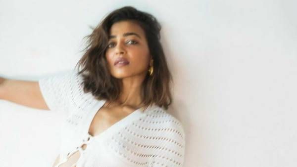 வெள்ளை பிகினியில் கபாலி பட ஹீரோயின் வெளியிட்ட குளுகுளு போட்டோ!