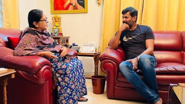 பழம்பெரும் நடிகை சரோஜா தேவியின் வீட்டுக்குச் சென்ற விஷால்.. வைரலாகும் புகைப்படங்கள்!