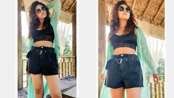 அநியாயத்துக்கு கவர்ச்சி காட்டும் நடிகை அஞ்சலி... போட்டோவை பார்த்து வாய் பிளக்கும் ரசிகர்கள்!