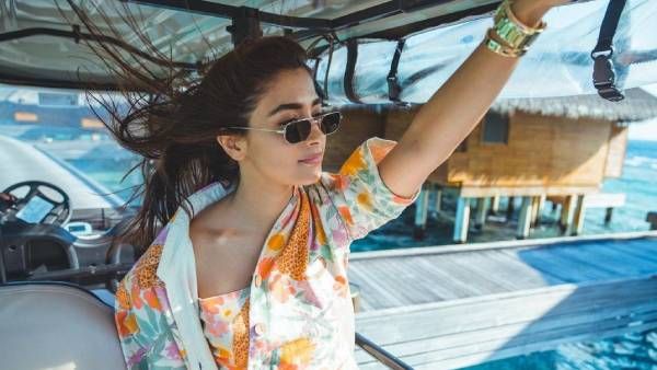 நடுக்கடலில் விடுமுறைக் கொண்டாட்டம்... ஜிலீர் புகைப்படம் வெளியிட்ட பூஜா ஹெக்டே!