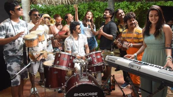 விஜய்யிடம் இருந்து ஜாலியான குத்துப் பாடல்... புத்தாண்டு கொணடாட்டமாக வெளியாகும் பீஸ்ட் பாடல்?