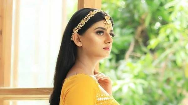 பார்ப்பதற்கு அலாவுதீன் பிரின்சஸ் ஜாஸ்மின் மாதிரியே இருக்குறீங்க... பிக் பாஸ் கேப்ரியலா!