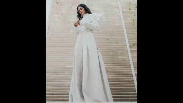 பேரல் பேண்ட் முழுக்கை சட்டை... புது விதமான பேஷனில் தோன்றிய கல்யாணி பிரியதர்ஷன்!