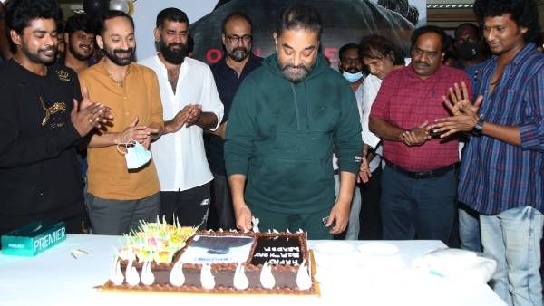 உலகநாயகனின் பிறந்தநாள்... விக்ரம் படப்பிடிப்புதளத்தில் கேக் வெட்டி கொண்டாட்டம் !