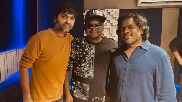 மாநாடு படத்திற்காக தயாராகும் ரசிகர்கள்... அடுத்தடுத்த புகைப்படங்களை வெளியிடும் படக்குழு!