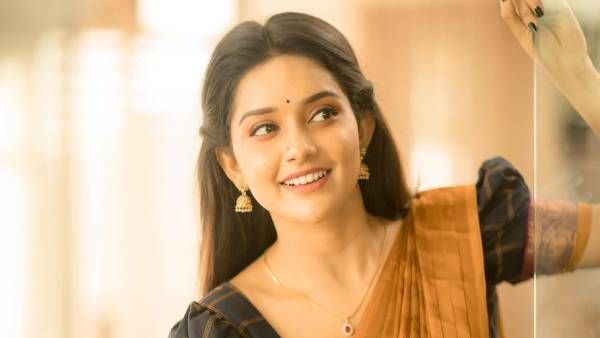 அதிசயமே அசந்து போகும் உந்தன் அழகை கண்டு.. மஹிமா நம்பியாரின் அசத்தல் போட்டோ ஷூட்!