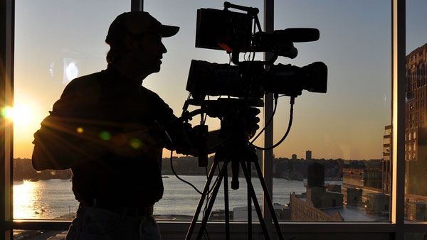 திடீரென நிறுத்தப்பட்ட டாப் ஹீரோக்களின் பட ஷுட்டிங்... இது தான் காரணமா ?