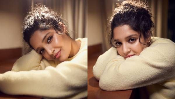 கண்களால் பேசி கைது செய்யும் அழகியே ரித்திகா சிங்!