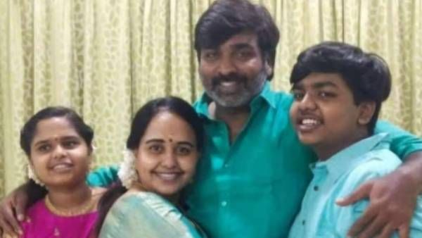 மனைவியை நெஞ்சோடு அணைத்து… திருமணநாளை கொண்டாடிய விஜய்சேதுபதி!