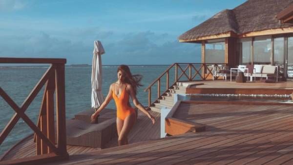 மாலத்தீவில் மையம் கொண்டிருக்கும் பூஜா ஹெக்டே... வைரலாகும் பிகினி போட்டோஸ்!