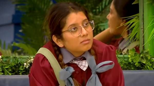 பிரியங்காவின் ஈகோ கொஞ்சம் கொஞ்சமாக வெளியே எட்டிப்பார்க்க ஆரம்பித்துள்ளது.. விளாசும் நெட்டிசன்ஸ்!