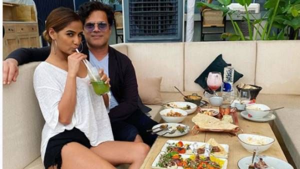 கணவருக்காக சாப்பிடாமல் ’கர்வா சவுத்’ விரதம் எல்லாம் இருந்த பூனம் பாண்டேவுக்கா இந்த நிலைமை?