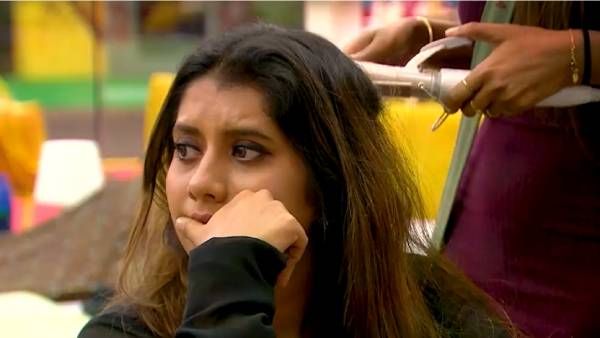 ஓவர் பொஸஸிவ்னஸ் வேண்டாம் பிரியங்கா… அதுக்கு அவன் வொர்த் இல்ல… நெட்டிசன்ஸ் அட்வைஸ் !