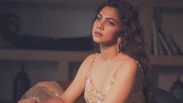 மனம் விரும்புதே உன்னை... மடோனா செபாஸ்டின்!