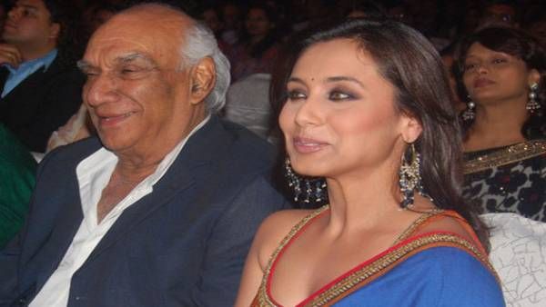 பெற்றோரை பிடித்து வைத்துக்கொண்டு மிரட்டினார்… பிரபல இயக்குனர் மீது நடிகை பரபரப்பு புகார் !