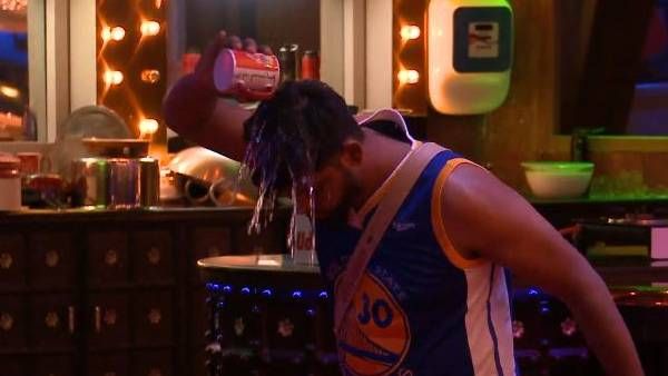 பைத்தியம் முத்திடுச்சு போல.. சுடுதண்ணீர் எடுத்து தலையில் ஊற்றிய அபிஷேக்.. அடுத்து என்ன?