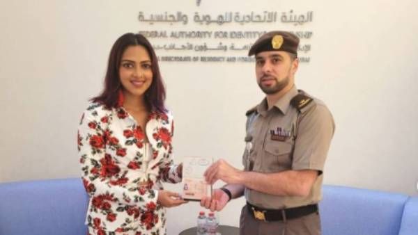 நாங்களும் வாங்குவோம்ல.. த்ரிஷா, பார்த்திபனை தொடர்ந்து கோல்டன் விசாவை பெற்ற அமலா பால்!