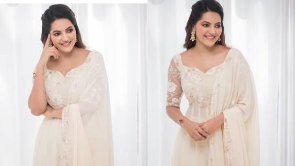 ஒய்ட் ட்ரெஸ்ஸில் தேவதை போல ஜொலிக்கும் அதுல்யா... குவியும் லைக்குகள்!