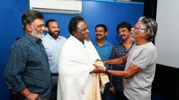 ப்ளூ சட்டை மாறனின் ஆன்டி இண்டியன் படத்தை பார்த்து பாராட்டிய பாரதிராஜா, சீமான், பாக்கியராஜ், சேரன்!