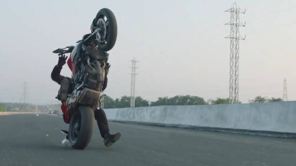 ப்பா.. எவ்ளோ ரிஸ்க்.. வெளியானது வலிமை படத்தின் மேக்கிங் வீடியோ... டிவிட்டரை தெறிக்கவிடும் ரசிகாஸ்!