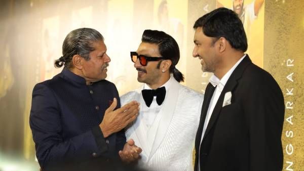 83 பட பிரீமியர் ஷோவிற்கு குடுமிகளுடன் வந்த ரியலும் ரீலும்... வைரலான புகைப்படங்கள்!