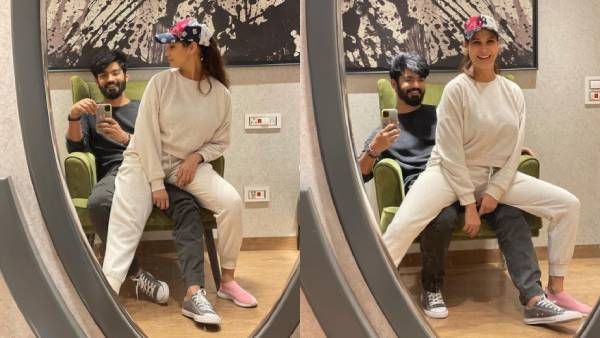 கணவர் மடியில் உட்கார்ந்து...பிக்பாஸ் பிரபலத்தின் மனைவி செய்த வேலையை பாருங்க