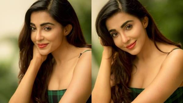 இது அல்டிமேட்.. ஸ்டன்னிங் லுக்கில் பார்வதி நாயர்… அதிரும் இணையதளம்!