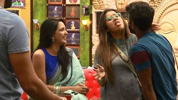 ஓவராக அமீருக்கு இடம் கொடுக்கும் பாவனி.. ஷிவானி அம்மா போல பாவனி அம்மாவும் பந்தாடுவாரா?