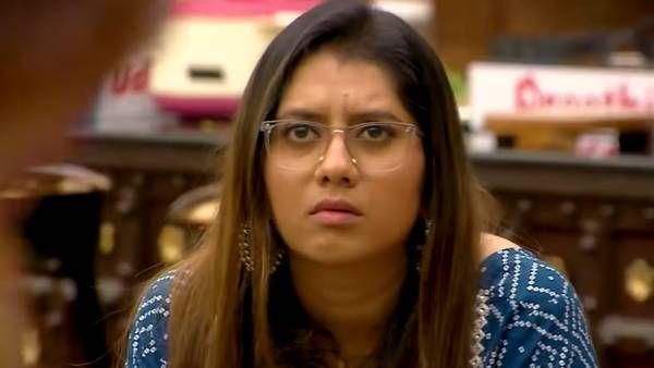 மொத்த மரியாதையையும் இழந்த பிரியங்கா.. கேவலமா விளையாடுறீங்க.. கழுவி ஊற்றும் நெட்டிசன்ஸ்!