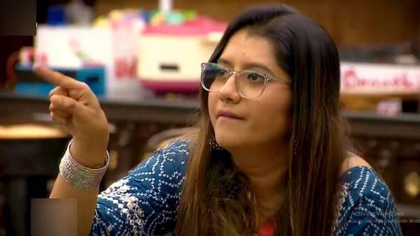 என்ன புத்தி இது… நாளுக்கு நாள் டேமேஜாகும் பிரியங்காவின் இமேஜ் !